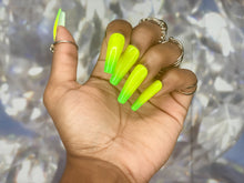 Load image into Gallery viewer, LEMON LIME OMBRE NAIL SET 🍋

